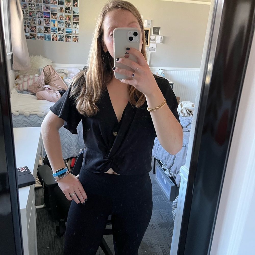 Black V-neck Cropped Blouse